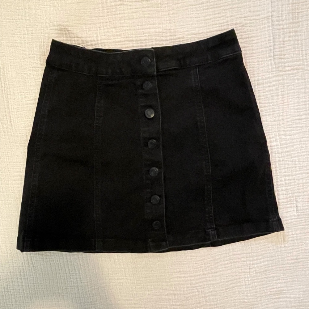 High waisted black stretchy skirt